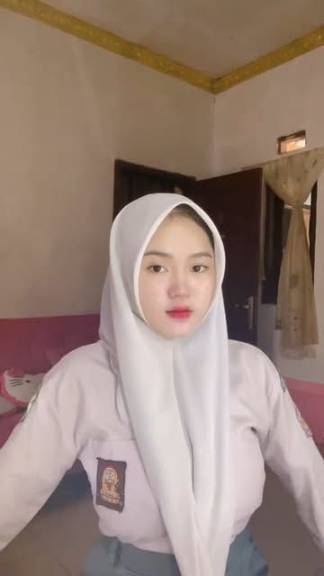Viral Hijab Hijab Video ABG SMA Indo Aqilla Kacamata Pink Atas Bawah Imut Tutorial Wiwik Top 10 Trending Global Indonesia 2025